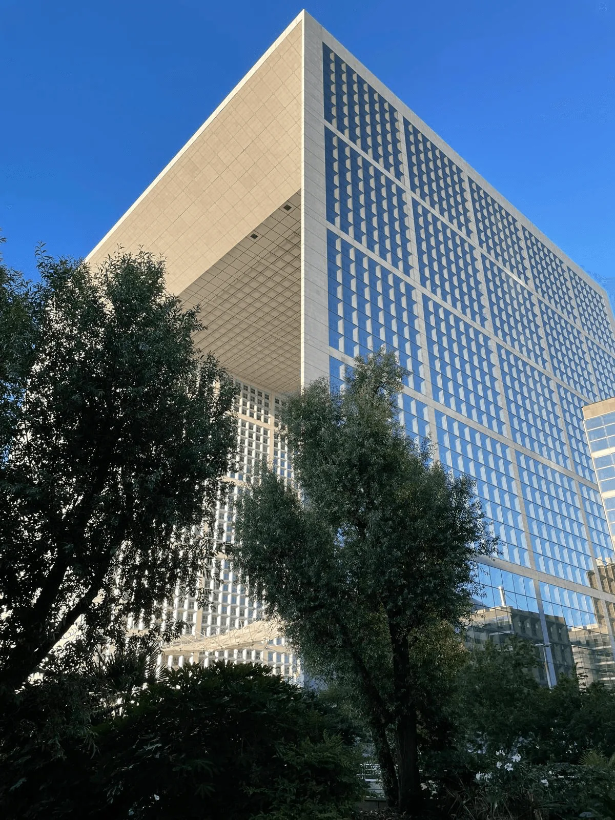 Modern FTC Paris French language school campus building located in La Défense business district