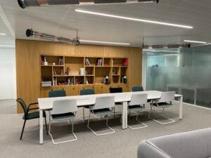 Quiet desk space at FTC Paris, ideal for group work