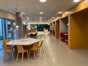 Partial view of shared coworking desks at FTC Paris with open seating