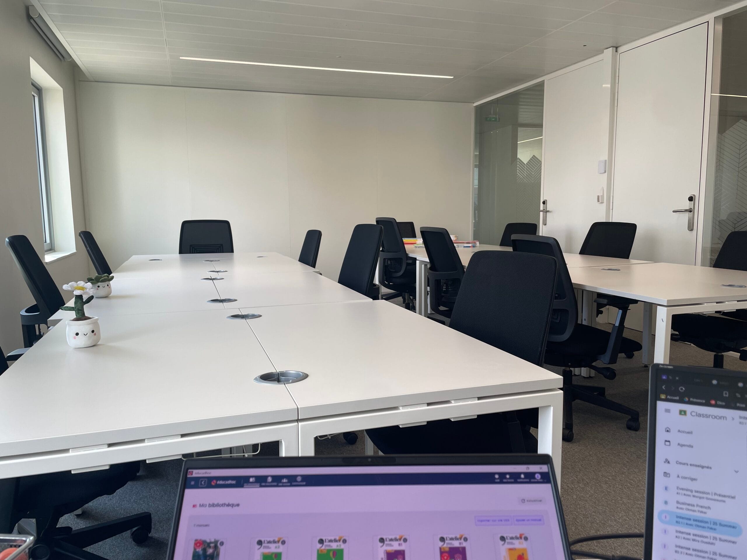 FTC Paris classroom seen from the front, with bright lighting and modern layout