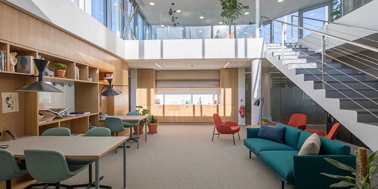 Modern and comfortable coworking space and classroom for learning French at FTC Paris