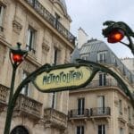 paris-metro-entrance-zCGYfGBPCB0